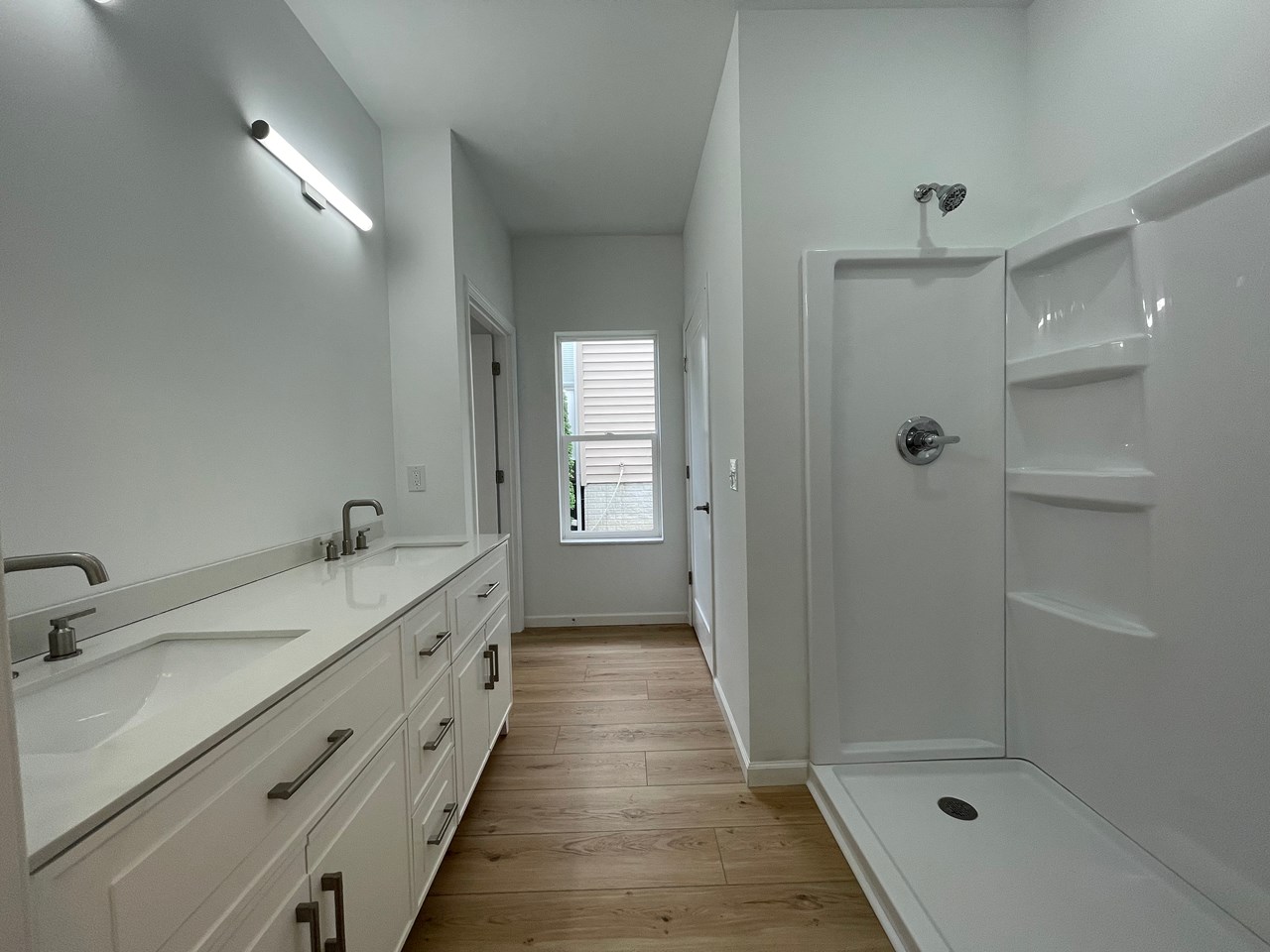 primary bedroom full bath